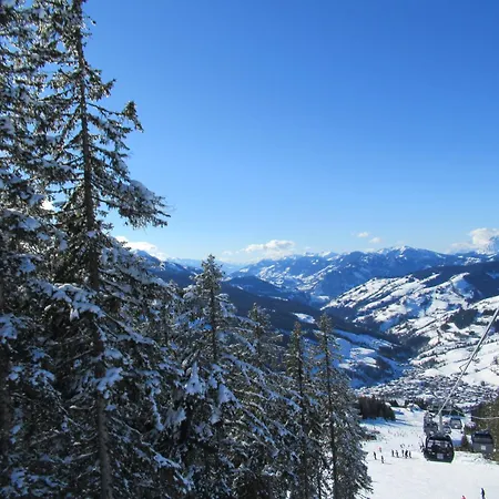 Hubertus بيت ضيافة 4*