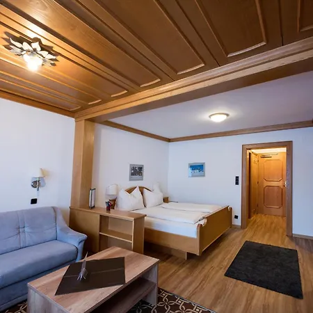 בית הארחה Hubertus 4*